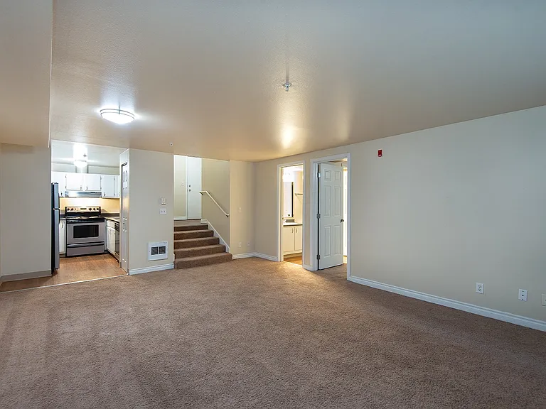 Ellis Court Apartments — Photo 19