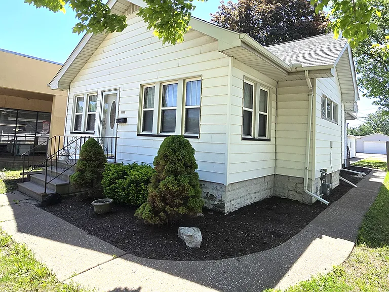 3020 Avenue Of The Cities — Photo 1
