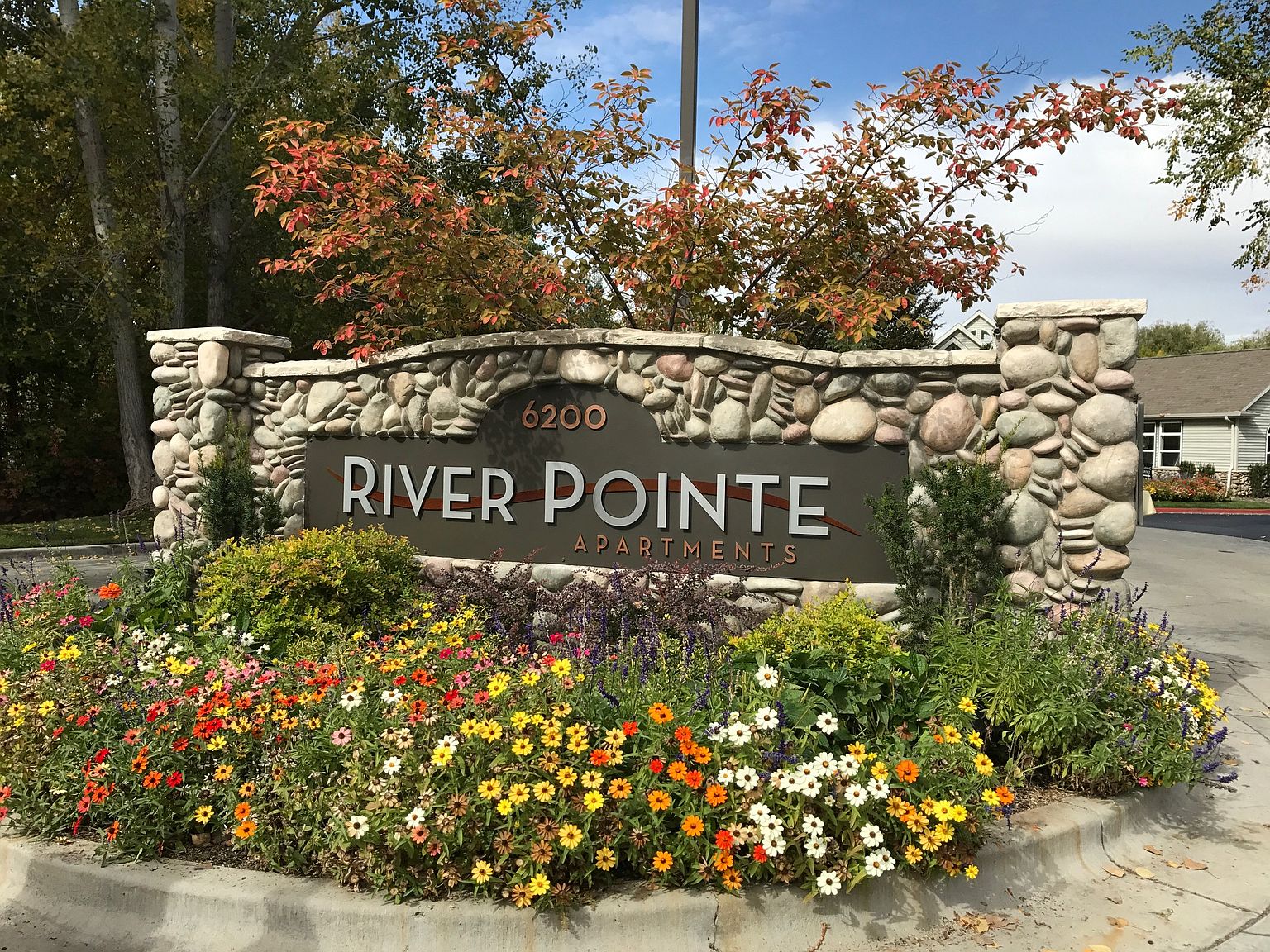 6200 N River Pointe Dr E207