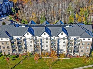 40 Ferndale Dr S #402, Barrie, ON L4N 2L3