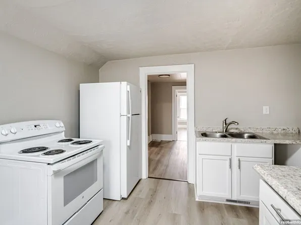 702 S. Commercial St / 109 Division St, 702 South St #109, Neenah, WI 54956