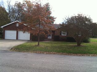 1018 Election Dr, Benton, IL 62812