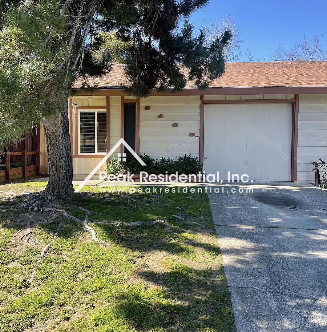 Spacious Fair Oaks 2bd/1ba Duplex with 1 Car Garage — Photo 1