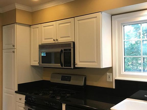 5th image of 504 Deacon Brook Cir