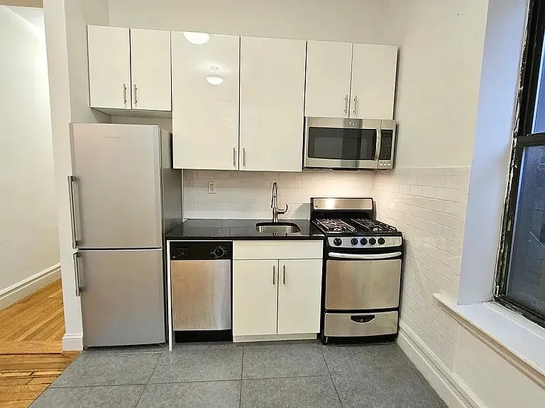 664 W 163rd St #8A — Photo 8
