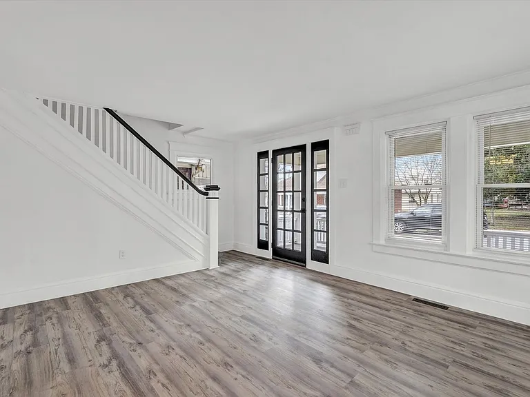 1029 W Locust St — Photo 2
