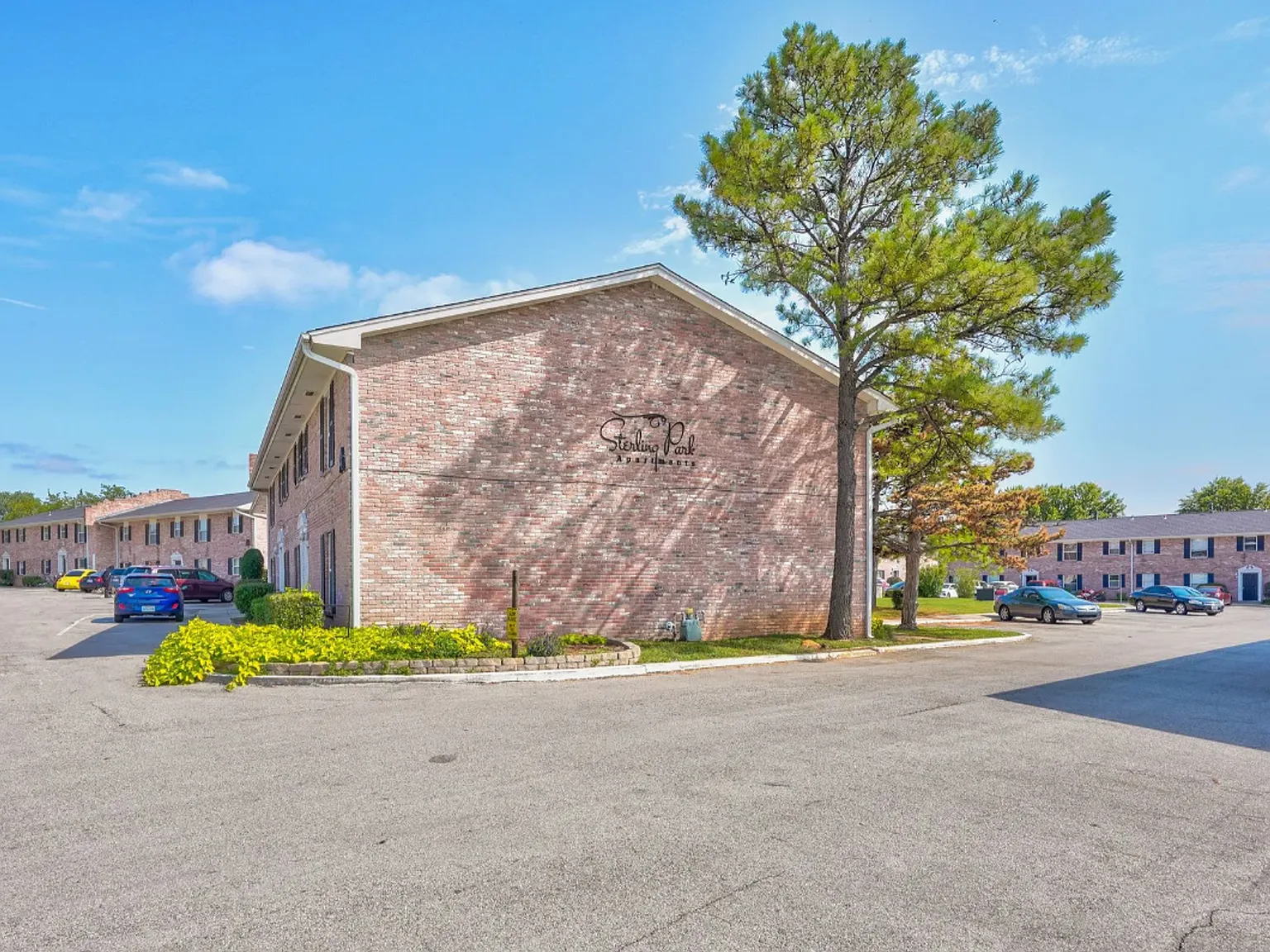 Sterling Park Apartments — Photo 1