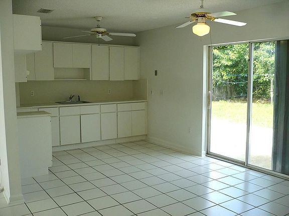 Kitchen & dining area
