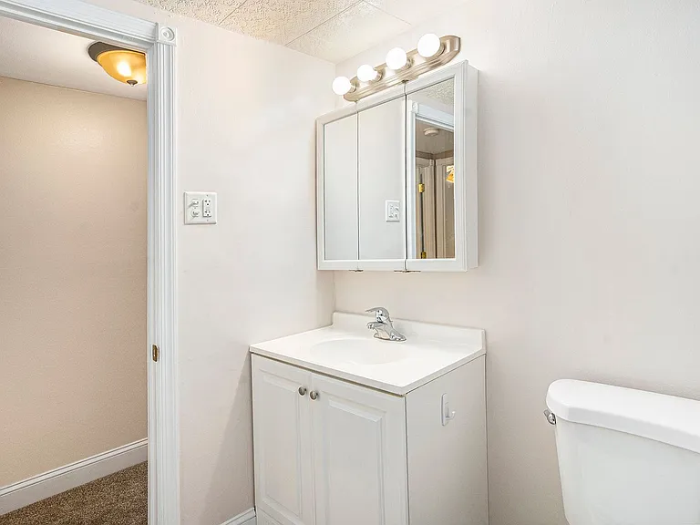 Maple Court Apartments — Photo 18