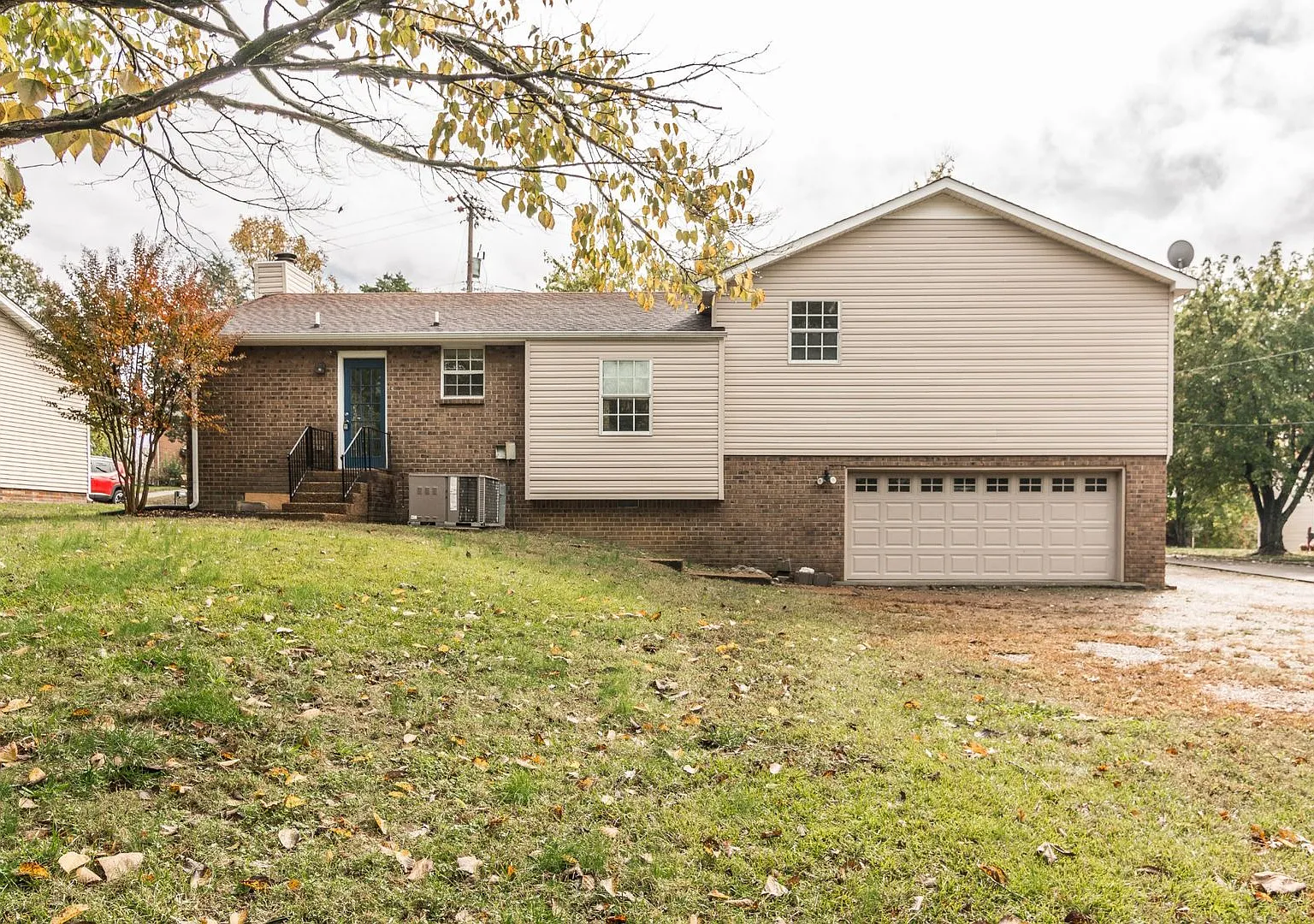 Improved Rent - 3 Bedroom, 3 Bath Home, Restricted Breeds Allowed — Photo 3