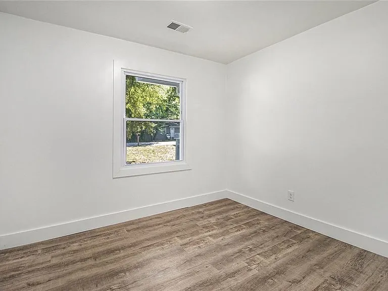 1317 Redford Dr SE — Photo 12