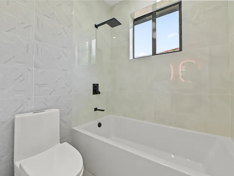 621 NW 42nd Ave — Photo 28
