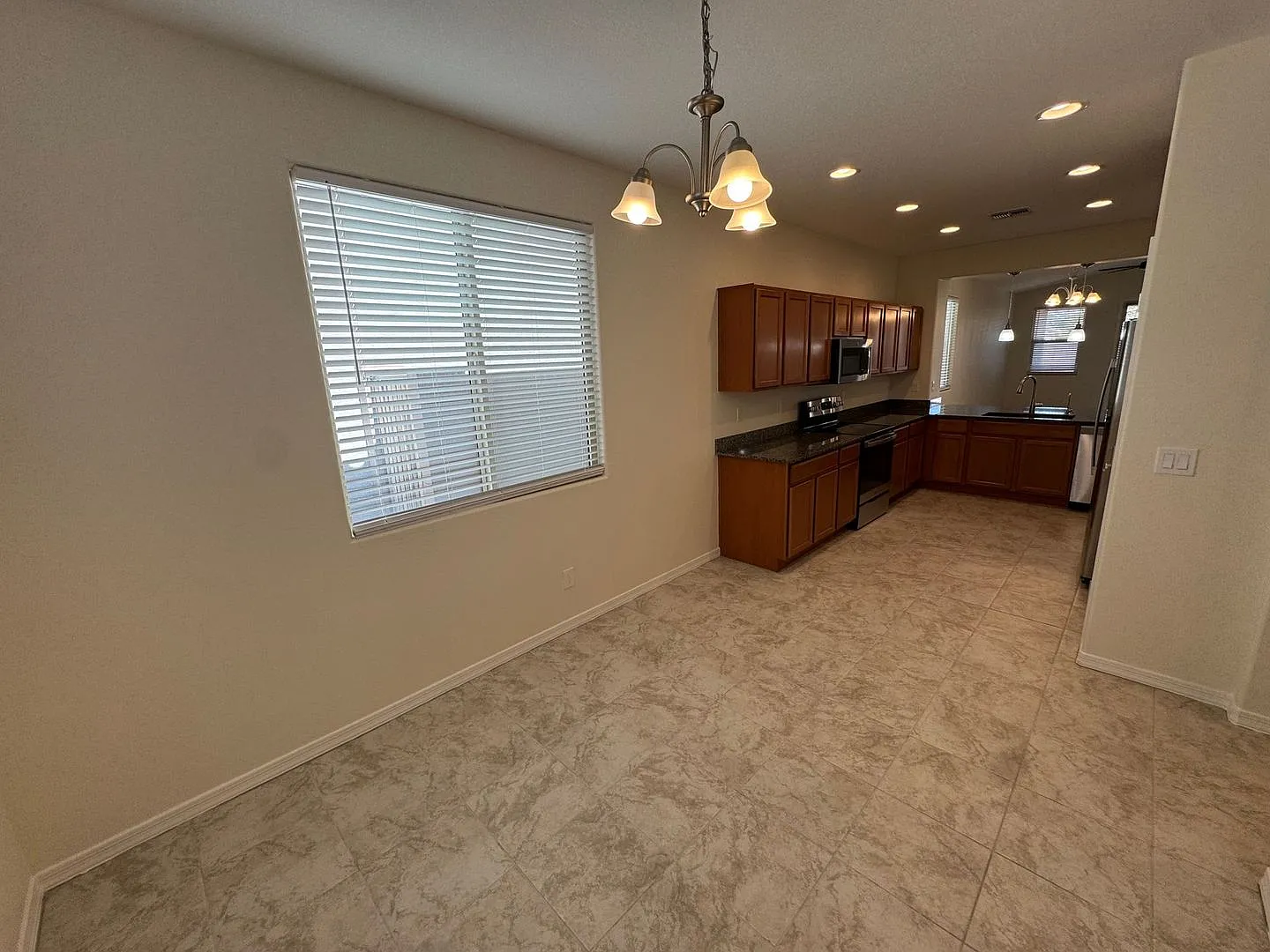 4 Bedroom - 2 Bath - 1760 Sq. Ft - Beautiful New Built Home - Glendale — Photo 4