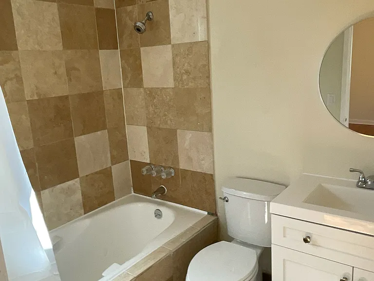 6610 Balboa Blvd #3 — Photo 7