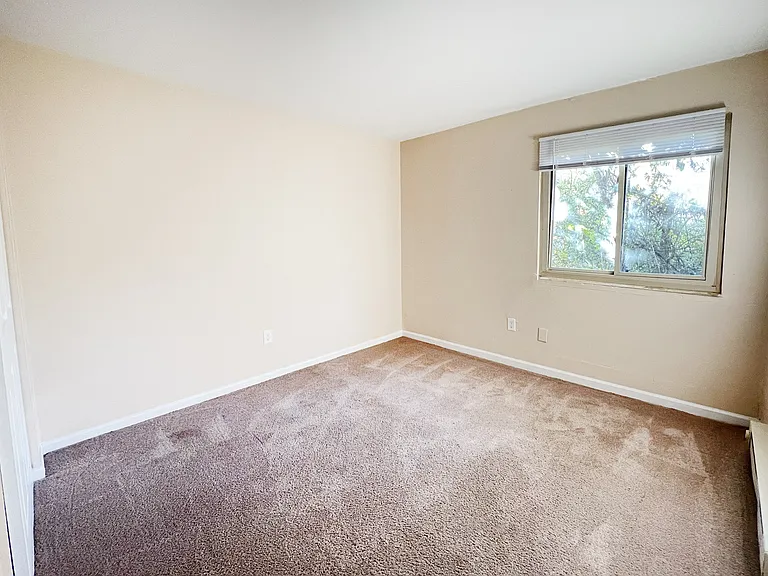 Twin Gables Apartments — Photo 27