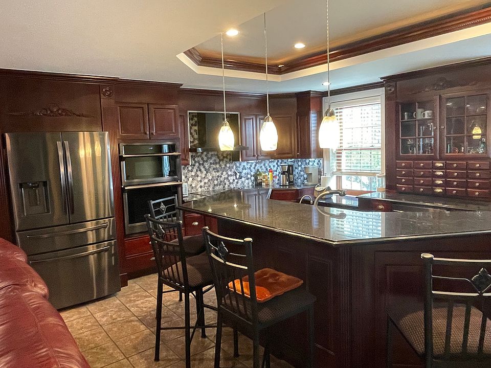 1st image of 12 Blydenburgh Ave #1