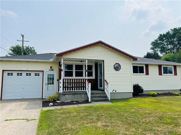 61 Centerview Dr, West Seneca, NY 14224