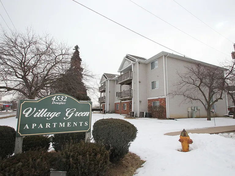 36 Plex - Village Green Apartments — Photo 9