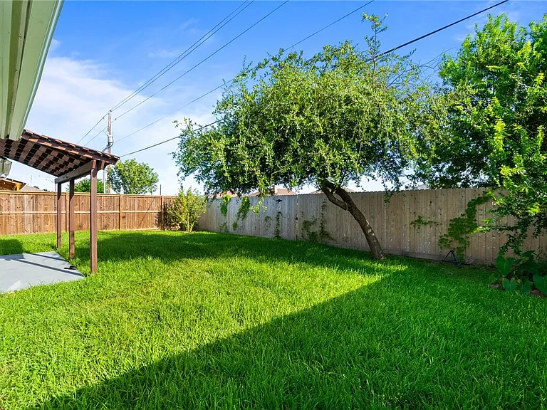 6013 Sutherland Dr — Photo 15