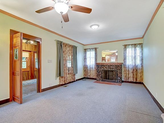 3rd image of 1004 Columbus Ave