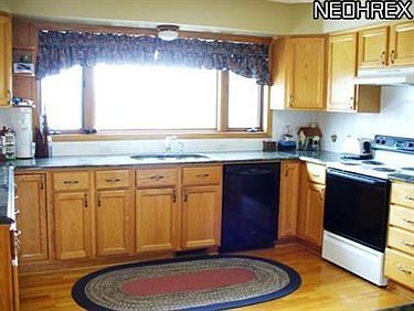 3rd image of 4576 Bunker Ln