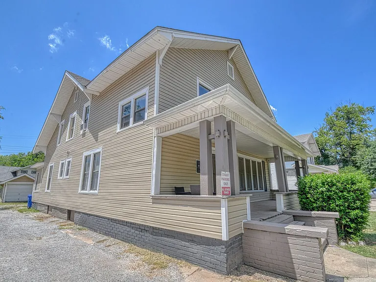 464 College Ave — Photo 36