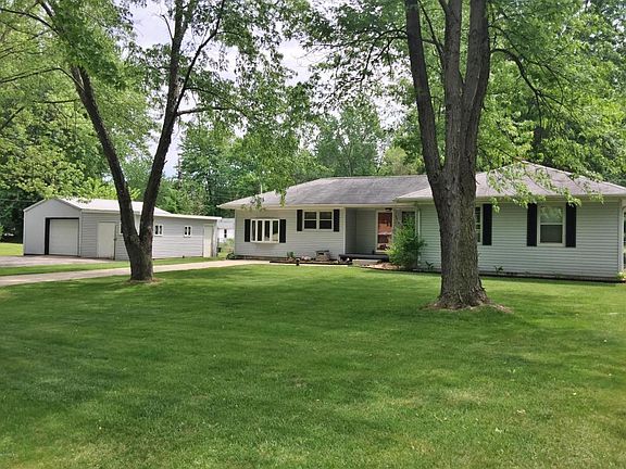 3rd image of 2040 Gaines Dr