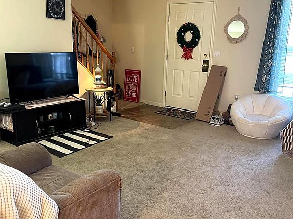 4th image of 32 Battens Cir