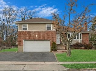 35 Hicks Ave, Syosset, NY 11791