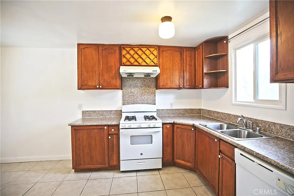 2 bed, 784 sqft, $2,800 — Photo 4