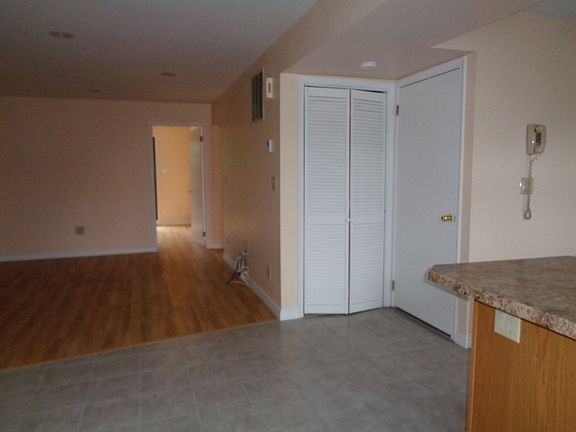 4th image of 25 Bradley Ct