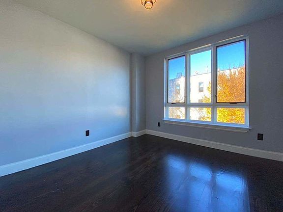 4th image of 1027 President St #4D