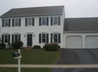 2230 Southpoint Dr, Hummelstown, PA 17036