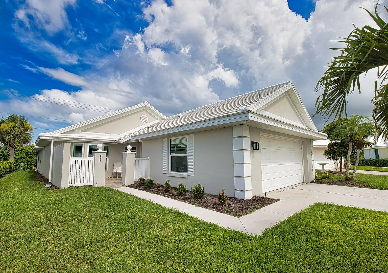 Seasonal Short-Term 2 Bed 2 Bath Heated Pool Villa with a Den in Harrington Lakes at Planation Go... — Photo 1