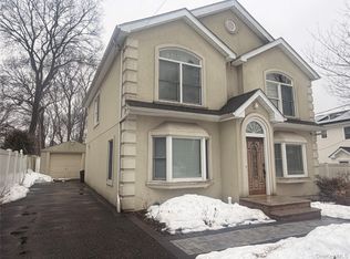 18 E Lyons Street, Melville, NY 11747