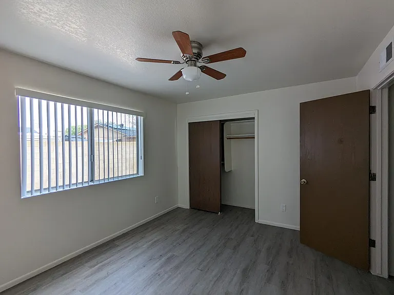 2059 N Winterhaven #101 — Photo 32