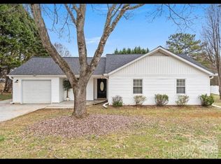 4521 Regal Oaks Rd, Gastonia, NC 28056