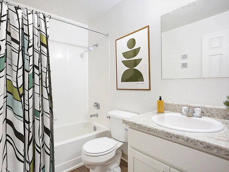 Hampton Lakes Apartments — Photo 8
