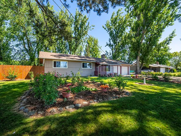 2705 Randall Ave, Central Point, OR 97502