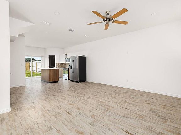 5th image of 609 Jasper St APT 2