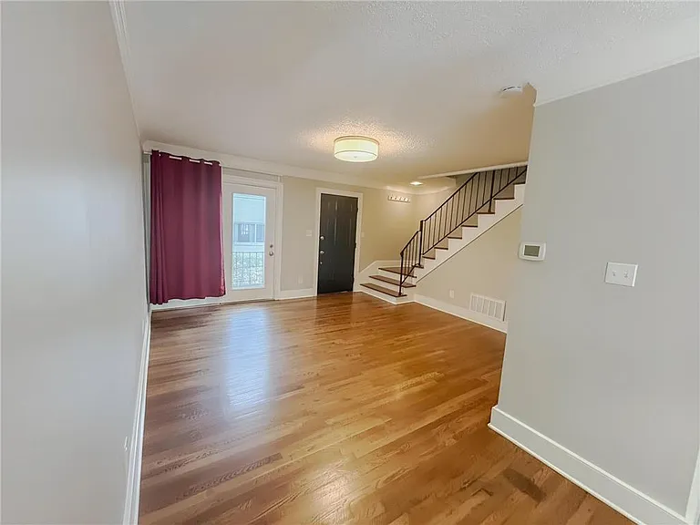 411 10th St NE #7 — Photo 25
