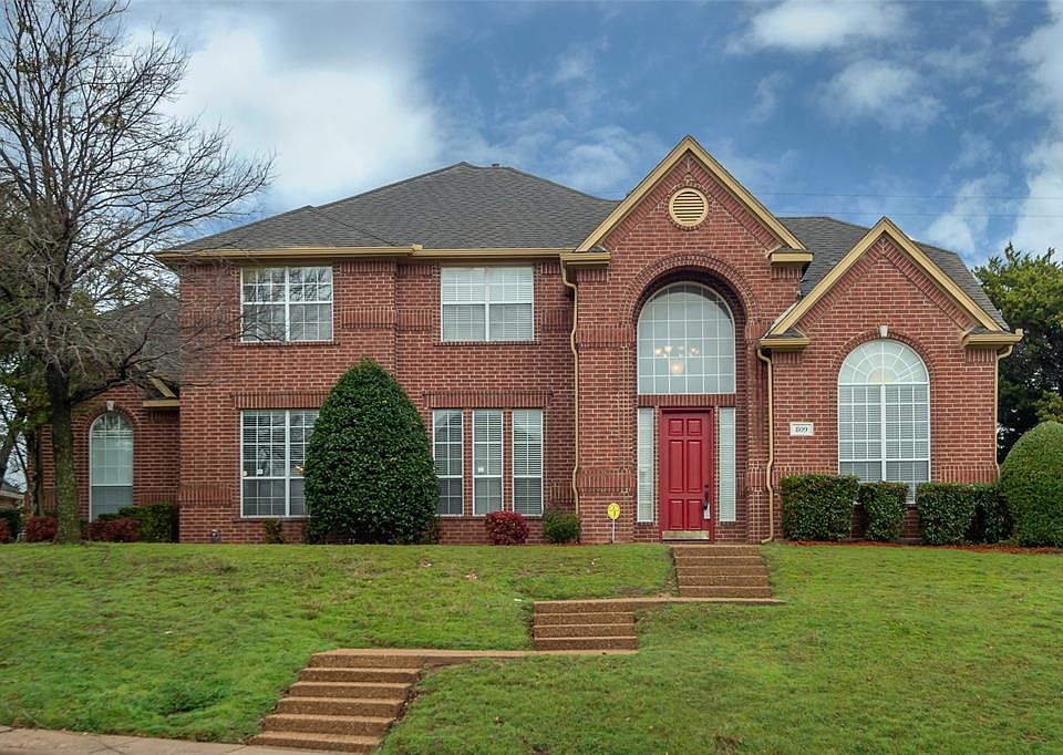 1st image of 809 Bridgeport Dr