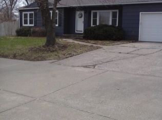 715 NE Barry Rd, Kansas City, MO 64118