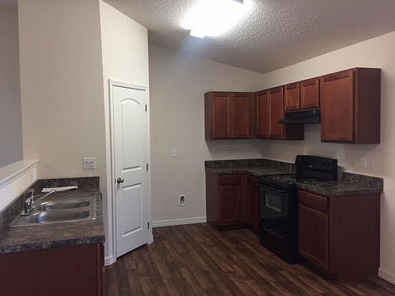 3rd image of 381 NW North Macedo Boulevard