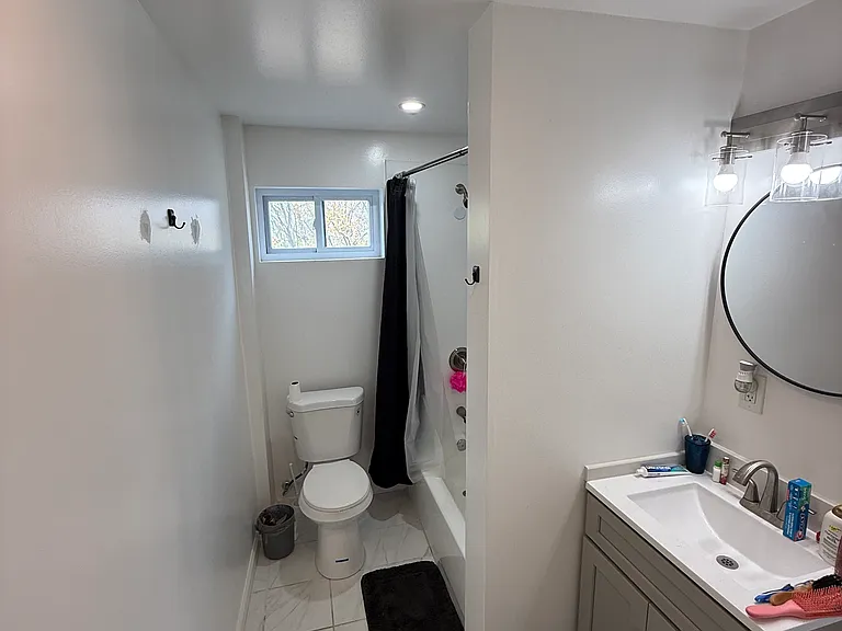 795 S Main St #4 — Photo 2