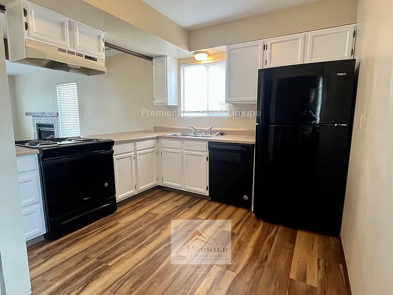 2437 Cherokee Park Pl — Photo 6