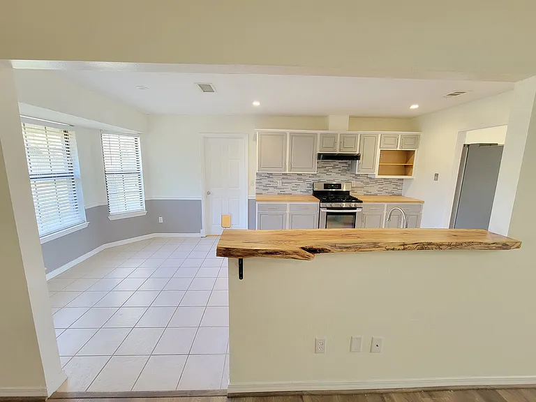 1306 Pine Hill Cir — Photo 2