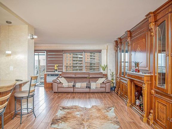 2nd image of 2915 W 5th St APT 11F