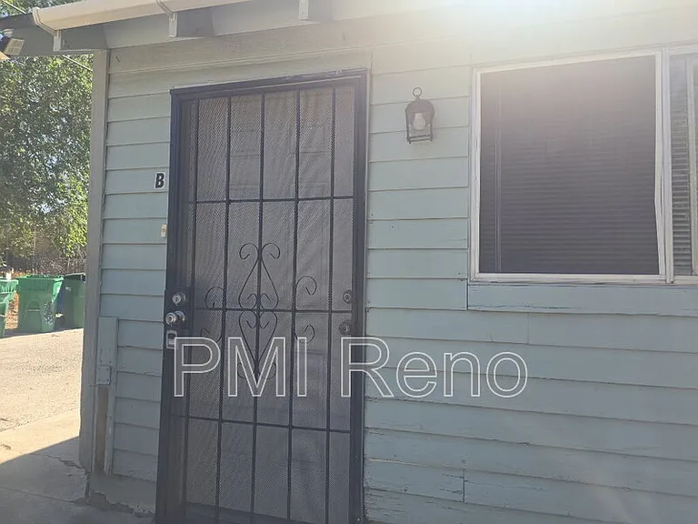 445 Roberts St #B — Photo 2