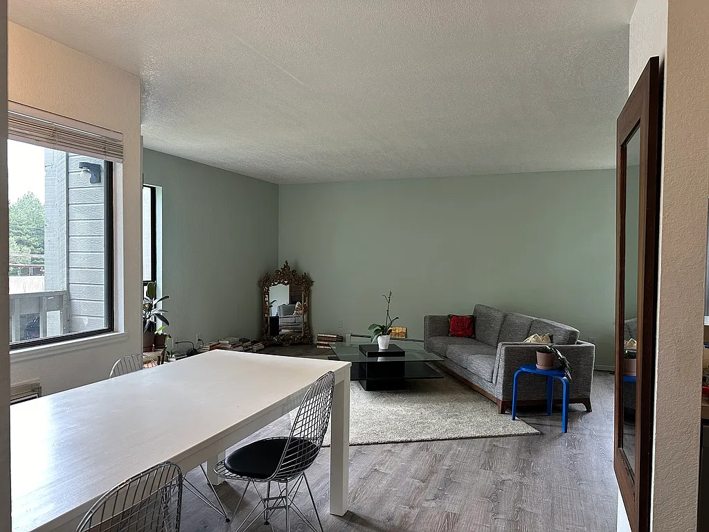 Building Photo - 3525 28th St #204